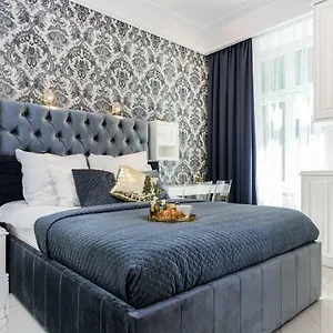 Golden Fish - New - Old Town Apartment